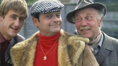 Photo of Les Dennis joins the original ‘dysfunctional family’ in Only Fools And Horses The Musical