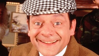 Photo of Only Fools and Horses legend David Jason’s life from tragic death of first partner to becoming a dad for the first time at 61