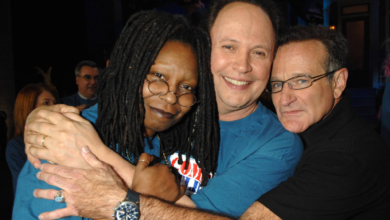 Photo of Whoopi Goldberg, Billy Crystal Pay Tribute To ‘Brother’ Robin Williams